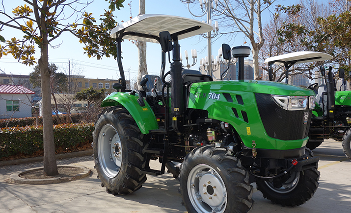 High Quality 70hp Tractor With Sunroof Sold To West Africa
